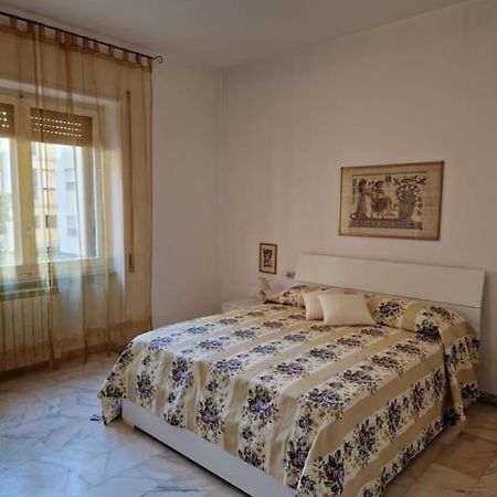 La Casa Di Angelica Apartment Каляри Екстериор снимка