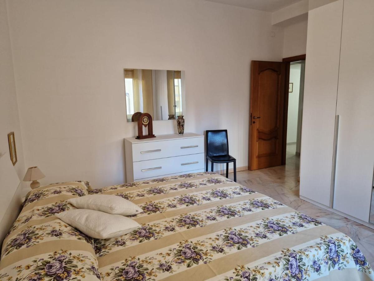 La Casa Di Angelica Apartment Каляри Екстериор снимка