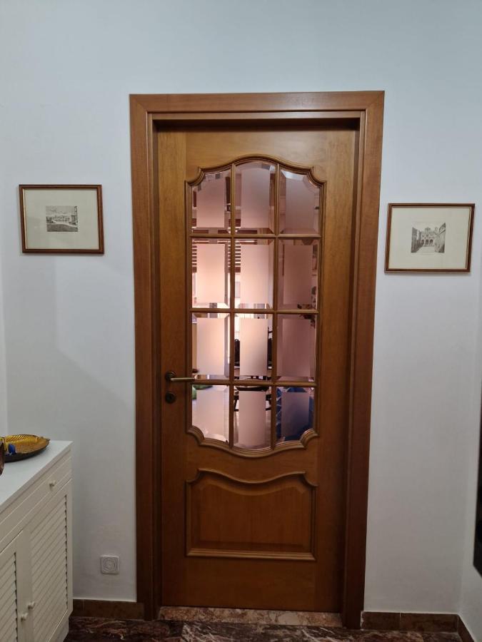 La Casa Di Angelica Apartment Каляри Екстериор снимка
