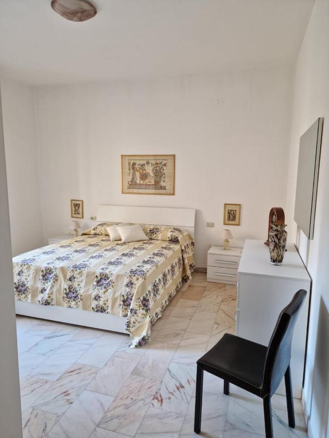 La Casa Di Angelica Apartment Каляри Екстериор снимка