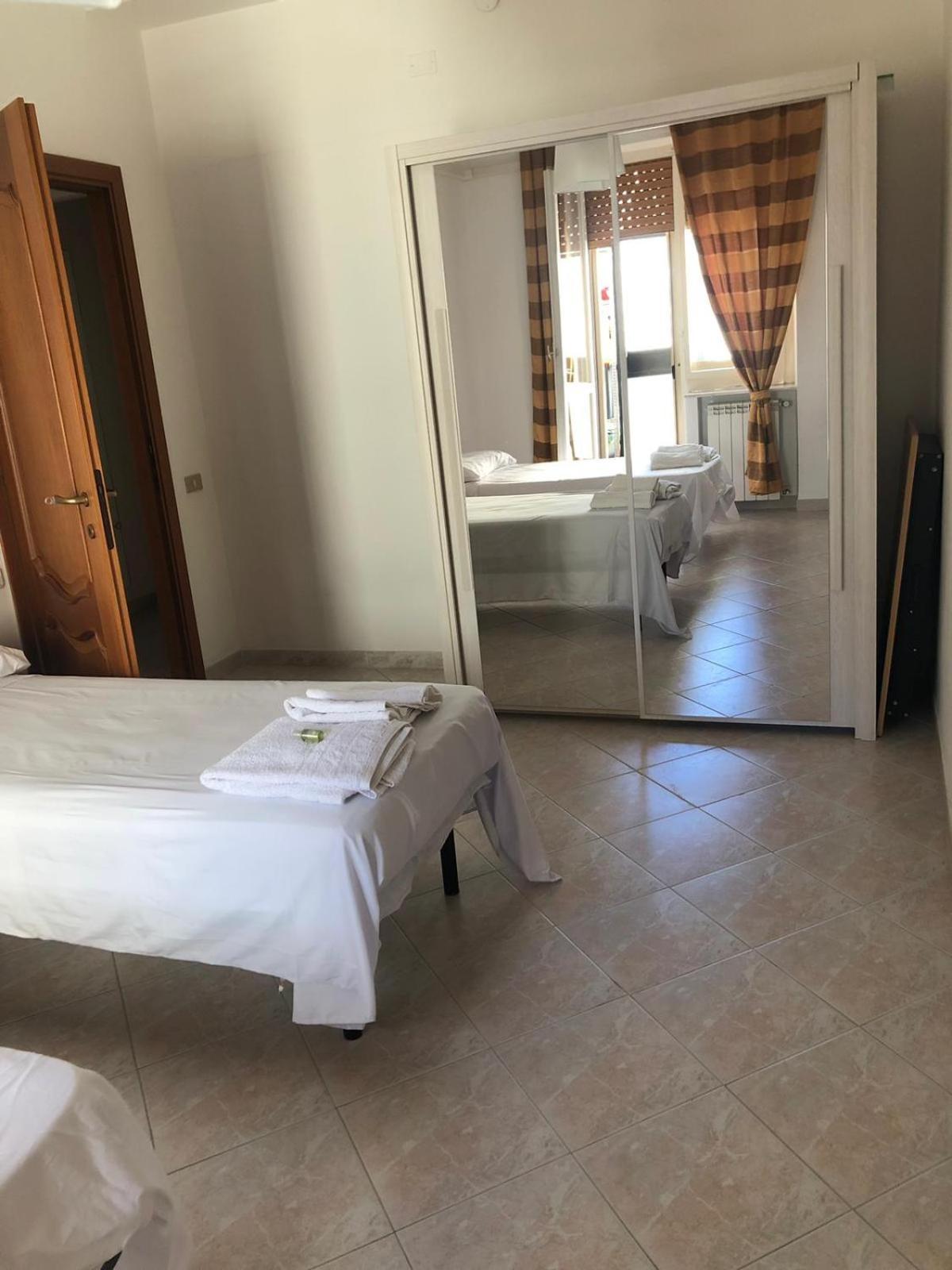 La Casa Di Angelica Apartment Каляри Екстериор снимка